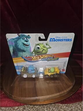 Hot Wheels Racer Verse Disney PIXAR Monsters Sully & Mike Wazowski by Mattel New